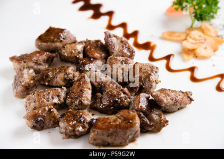 Beef Steak serviert auf einem heißen Bügeleisen Platte Stockfoto