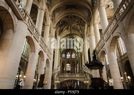 Paris, Frankreich, 13. August 2017. Saint-Etienne-du-Mont de Paris Interieur. Französische gotische Kirche in der Nähe des Pantheon, der Schrein des Heiligen Genevie Stockfoto