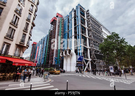 Paris, Frankreich, 11. August 2017. Georges Pompidou Centre Gebäude - Paris National Cultural Centre und Museum im Stadtteil Marais. Industriedesign ex Stockfoto