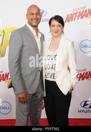 Los Angeles, Kalifornien, USA. 25. Juni 2018. (L - R) Schauspieler Keegan-Michael Schlüssel und Elisa-Taste an der Weltpremiere von Disney und Marvel's 'Ant-Man und die Wespen" am 25. Juni 2018 in Hollywood, Kalifornien. Foto von Barry King/Alamy leben Nachrichten Stockfoto