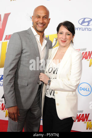 Los Angeles, Kalifornien, USA. 25. Juni 2018. (L - R) Schauspieler Keegan-Michael Schlüssel und Elisa-Taste an der Weltpremiere von Disney und Marvel's 'Ant-Man und die Wespen" am 25. Juni 2018 in Hollywood, Kalifornien. Foto von Barry King/Alamy leben Nachrichten Stockfoto