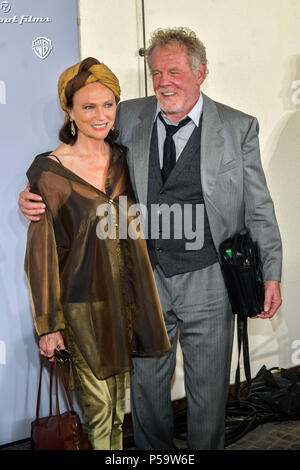 Berlin, Deutschland. 25. Juni 2018. Jacqueline Bisset und Nick Nolte Photocall: Kopf voll von Honig in der grosz Restaurant, Berlin, 25.06.2018 | Verwendung der weltweiten Kredit: dpa/Alamy leben Nachrichten Stockfoto