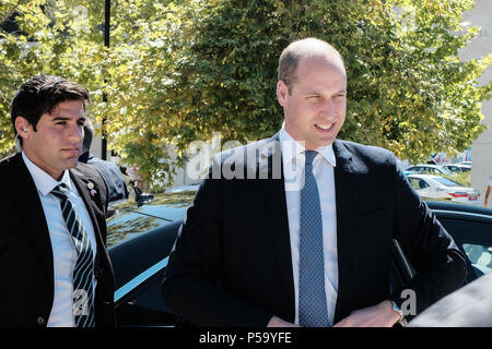 Jerusalem, Israel. 26 Juni, 2018. Seine königliche Hoheit Prinz William ARTHUR PHILIP LOUIS von Wales, der Herzog von Cambridge, kommt an der Yad Vashem Holocaust Museum beginnt eine dreitägige Tour in Israel und im Westjordanland. Die britische königliche Familie hat einen ehrenwerten Verbindung mit der Geschichte des Holocaust. Credit: Nir Alon/Alamy leben Nachrichten Stockfoto