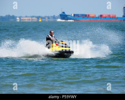 Sheerness, Kent, Großbritannien. 26 Juni, 2018. UK Wetter: ein sonniger und warmer Tag in Sheerness, Kent. Credit: James Bell/Alamy leben Nachrichten Stockfoto