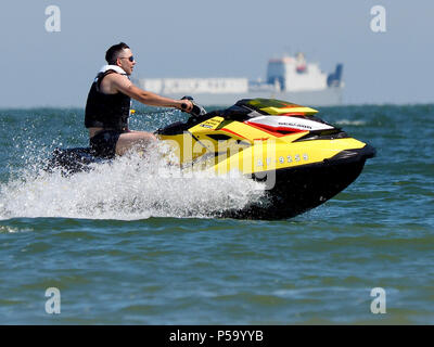 Sheerness, Kent, Großbritannien. 26 Juni, 2018. UK Wetter: ein sonniger und warmer Tag in Sheerness, Kent. Credit: James Bell/Alamy leben Nachrichten Stockfoto