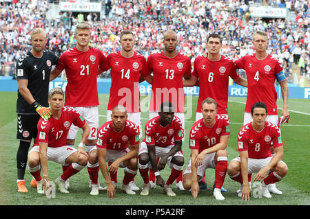 (180626) - Moskau, 26. Juni 2018 (Xinhua) - Spieler aus Dänemark posieren für ein Gruppenfoto vor der 2018 FIFA World Cup Gruppe C Spiel zwischen Dänemark und Frankreich in Moskau, Russland, 26. Juni 2018. (Xinhua / Cao können) Stockfoto