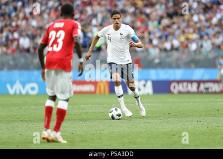 Moskau, Russland. 26 Jun, 2018. Raphael Varane während der Partie zwischen Dänemark und Frankreich gültig für die WM 2018 an der Lujniki Stadion in Moskau, Russland, statt. (Foto: Ricardo Moreira/Fotoarena) Credit: Foto Arena LTDA/Alamy leben Nachrichten Stockfoto