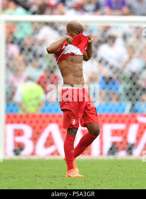 Sochi, Russland. 26 Juni, 2018. Andre Carrillo von Peru ist während der 2018 FIFA World Cup Gruppe C Match zwischen Australien und Peru in Sotschi, Russland, 26. Juni 2018 gesehen. Credit: Liu Dawei/Xinhua/Alamy leben Nachrichten Stockfoto