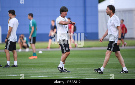 Kasan, Russland. 26 Juni, 2018. Bundestrainer Joachim Jogi Löw (Deutschland). GES/fussball/Wm 2018 Russland: DFB-Abschlusstraining in der Elektron-Stadion, Kazan, 26.06.2018 GES/fussball/fussball/WM Russland 2018: Praxis, Kazan, Juni 26, 2018 | Verwendung der weltweiten Kredit: dpa/Alamy leben Nachrichten Stockfoto