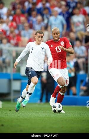 Jun 14th, 2018, Moskau, Russland. Mathias Jorgensen von Dänemark und Antoine Griezmann Frankreichs in Aktion während der FIFA WM 2018 Russland Gruppe C Spiel Dänemark v Frankreich Luzhniki Stadion, Moskau. Shoja Lak/Alamy leben Nachrichten Stockfoto