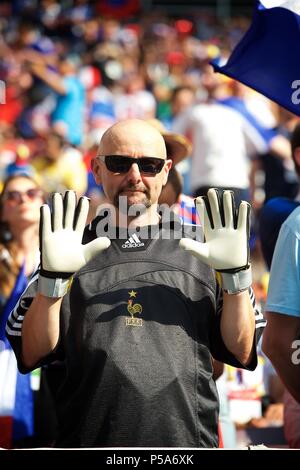 Jun 14th, 2018, Moskau, Russland. Fußballfans während der FIFA WM 2018 Russland Gruppe C Spiel Frankreich gegen Dänemark in Luzhniki Stadion, Moskau. Shoja Lak/Alamy Leben Nachrichten. Stockfoto