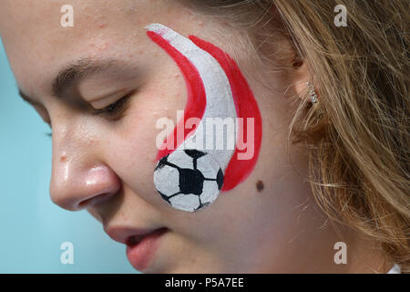 Sochi, Russland. 26 Juni, 2018. Junge weibliche Fan, Fußball fan, weiblich, junge Frau. Australien (AUS) - Peru (PRO) 0-2, Vorrunde, Gruppe C, Spiel 38, am 26.06.2018 in Sotschi, Fisht Olymipic Stadion. Fußball-WM 2018 in Russland vom 14.06. - 15.07.2018. | Verwendung der weltweiten Kredit: dpa/Alamy leben Nachrichten Stockfoto