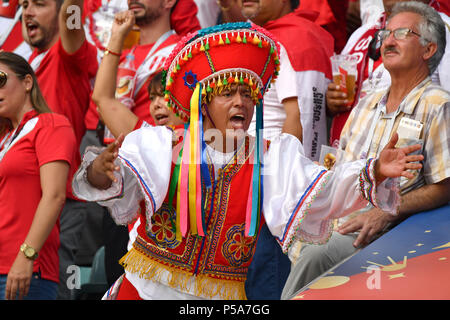 Sochi, Russland. 26 Juni, 2018. Peruanische Ventilator, Fußballfan, kostümierte, Mann, männlich Australien (AUS) - Peru (PRO) 0-2, Vorrunde, Gruppe C, Match 38, am 26.06.2018 in Sotschi, Fisht Olymipic Stadion. Fußball-WM 2018 in Russland vom 14.06. - 15.07.2018. | Verwendung der weltweiten Kredit: dpa/Alamy leben Nachrichten Stockfoto