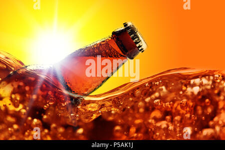 Gefrorenes Bier Flasche, freier Platz für Ihren Text. Stockfoto