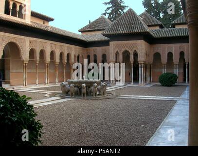 PATIO DE LOS LEONES CONSTRUIDO POR MOHAMMED V - SIGLO XIV. Ort: ALHAMBRA - PATIO DE LOS LEONES, Granada, Spanien. Stockfoto