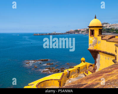 Blick auf die alte Burg Fortaleza de Sao Tiago in Funchal, Madeira, Portugal Stockfoto