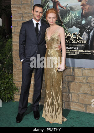 Nicholas Hoult, Eleanor Tomlinson anreisen, Jack, dem riesigen Slayer Premiere auf der Chinese Theatre in Los Angeles. a Nicholas Hoult, Eleanor Tomlinson, 03 - - - - - - - - - - - - - Red Carpet Event, Vertikal, USA, Filmindustrie, Prominente, Fotografie, Bestof, Kunst, Kultur und Unterhaltung, Topix Prominente Fashion/Vertikal, Besten, Event in Hollywood Leben - Kalifornien, Roter Teppich und backstage, USA, Film, Stars, Film Stars, TV Stars, Musik, Promis, Fotografie, Bestof, Kunst, Kultur und Unterhaltung, Topix, Vertikal, Familie von aus dem Jahr 2013, Anfrage Tsu Stockfoto