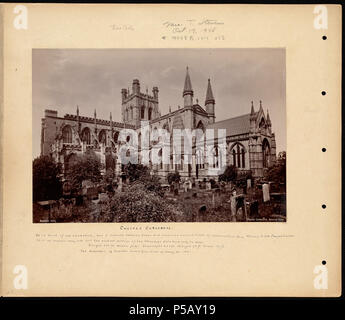 N/A. Englisch: BPLDC Art.Nr.: 08 04 000056 Seite Titel: Chester Cathedral Sammlung: William Vaughn Tupper Sammelalbum Collection Album: Band 13: Chester. Stratford-upon-Avon. Warwick. York. : Kenilworth. Blenheim. Fountains Abbey. Call Art.Nr.: 4098B104 v13 (s. 1) Schöpfer: Tupper, William Vaughn Fotograf: Bedford, Francis, 1816-1894 Genre: Scrapbooks; Eiklar Drucke; Architekturfotografien Umfang: 1 Foto auf Seite montiert: albumen; Seite 33 x 39 cm. Beschreibung: Scrapbook Seite enthält ein Foto von der Außenseite der Kathedrale von Chester, mit kommentierten Informationen über die cathed Stockfoto