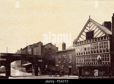 N/A. Englisch: BPLDC Art.Nr.: 08 04 000060 Seite Titel: Bär und Knüppel Inn Sammlung: William Vaughn Tupper Sammelalbum Collection Album: Band 13: Chester. Stratford-upon-Avon. Warwick. York. : Kenilworth. Blenheim. Fountains Abbey. Call Art.Nr.: 4098B104 v13 (s. 5) Schöpfer: Tupper, William Vaughn Genre: Scrapbooks; Albumen prints Umfang: 1 Foto auf Seite montiert: albumen; Seite 33 x 39 cm. Beschreibung: Scrapbook Seite enthält ein Foto von der Außenseite des Henry Dutton Bär & Billet Inn, mit kommentierten, Informationen über die Geschichte des Gebäudes. Bild enthält eine frühe automob Stockfoto