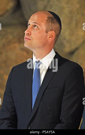 Der Herzog von Cambridge zu Besuch in der Gedenkstätte Yad Vashem und Museum in Jerusalem, Israels offizielle Gedenkstätte für die jüdischen Opfer des Holocaust, als Teil seiner Reise in den Nahen Osten. Stockfoto