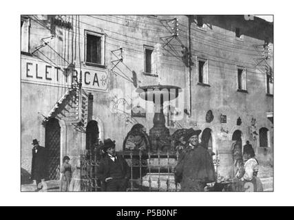 N/A. Italiano: Foto di Ferentino dei Primi del Novecento. 29. Mai 2009. Unbekannt 554 Ferentino storica Piazza V. Emanuele II 2 Stockfoto