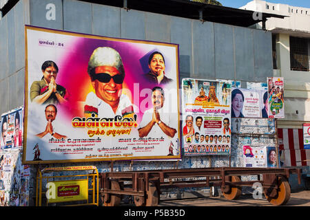 Flex Werbetafeln der lokalen Politiker, Kumbakonam, Tamil Nadu, Indien Stockfoto