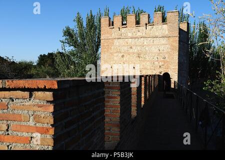 Der Wachtturm vom Wall von Alcala de Henares (13.). Gemeinschaft von Madrid. SPANIEN. Stockfoto