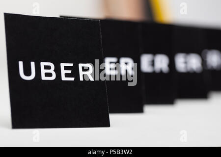 London, UK, 23. MÄRZ 2017: ein Foto des Uber Logo. Uber ist ein beliebter Stil taxi transport Service Anwendung, im Jahr 2009 gegründet. Stockfoto