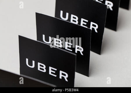 London, UK, 23. MÄRZ 2017: ein Foto des Uber Logo. Uber ist ein beliebter Stil taxi transport Service Anwendung, im Jahr 2009 gegründet. Stockfoto