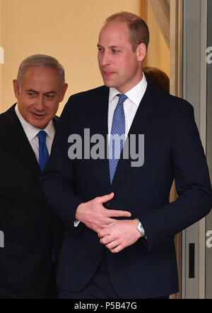 Der Herzog von Cambridge trifft sich mit dem israelischen Ministerpräsidenten Benjamin Netanjahu in seiner offiziellen Residenz in Jerusalem, Israel, als Teil seiner Reise in den Nahen Osten. Stockfoto