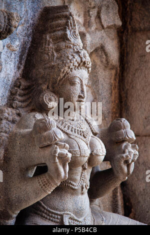 Geschnitzte Götzen in Gangaikondacholapuram Tempel. Thanjavur, Tamil Nadu, Indien. Shiva Tempel hat den größten Lingam in Südindien Stockfoto