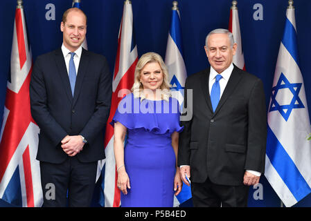Der Herzog von Cambridge trifft sich mit dem israelischen Ministerpräsidenten Benjamin Netanjahu und seine Frau Sara Ben-Artzi an seinem Amtssitz in Jerusalem, Israel, als Teil seiner Reise in den Nahen Osten. Stockfoto