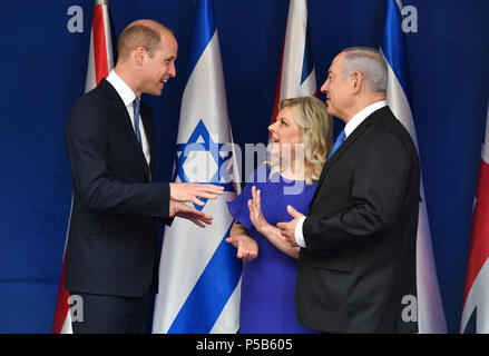 Der Herzog von Cambridge trifft sich mit dem israelischen Ministerpräsidenten Benjamin Netanjahu und seine Frau Sara Ben-Artzi an seinem Amtssitz in Jerusalem, Israel, als Teil seiner Reise in den Nahen Osten. Stockfoto