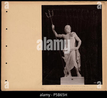 N/A. Englisch: BPLDC Art.Nr.: 08 04 000439 Seite Titel: kolossale Statue von Poseidon Sammlung: Tupper Scrapbooks Collection Album: Band 3: Athen. Call Art.Nr.: 4098B104 v3 (s. 56) Creator: Tupper, William Vaughn Genre: Scrapbooks; Albumen prints Umfang: 1 Foto auf Seite montiert: albumen; Seite 33 x 39 cm. Beschreibung: Scrapbook Seite enthält ein Foto einer Statue von Poseidon, mit kommentierten Informationen über das Kunstwerk. Transkription: "Trouvée à Milo. Elle semble avoir èté Faite à l'epoque Alexandrine. Le Trident est Moderne." Anmerkungen: Seite Titel und Beschreibung von catal Stockfoto