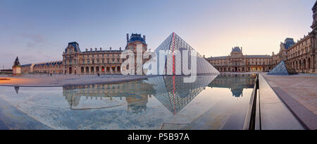 Paris, Frankreich, 9. Februar 2015: Der Louvre ist eines der größten Museen der Welt und ein historisches Monument. Ein zentrales Wahrzeichen von Paris, Frankreich Stockfoto