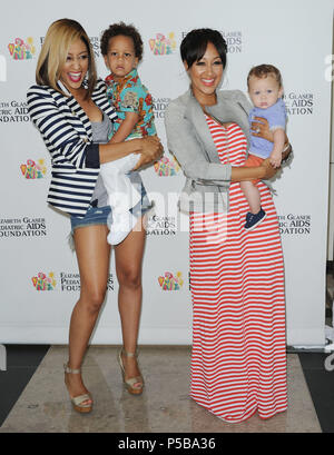 Tia Mowry, Sohn von Cree, Tamera Mowry Hardrict, Sohn Aden John housley anreisen, die 2013 eine Zeit für Helden im Century Park in Los Angeles. Elizabeth Glaser Pedriatic Aids-Stiftung ein Tia Mowry, Sohn von Cree, Tamera Mowry Hardrict, Sohn Aden John housley 112 - - - - - - - - - - - - - Red Carpet Event, Vertikal, USA, Filmindustrie, Prominente, Fotografie, Bestof, Kunst, Kultur und Unterhaltung, Topix Prominente Fashion/Vertikal, Besten, Event in Hollywood Leben - Kalifornien, Roter Teppich und backstage, USA, Film, Stars, Film Stars, TV Stars, Musik, Promis, Fotografie, Bes Stockfoto