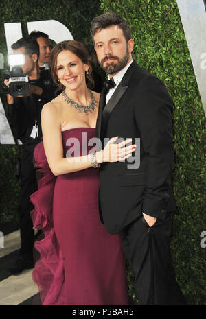 Ben Affleck und Jennifer Garner in der Vanity Fair 2013 Oscar Party im Sunset Tower Hotel in Los Angeles. Ben Affleck und Jennifer Garner - - - - - - - - - - - - - Red Carpet Event, Vertikal, USA, Filmindustrie, Prominente, Fotografie, Bestof, Kunst, Kultur und Unterhaltung, Topix Prominente Fashion/Vertikal, Besten, Event in Hollywood Leben - Kalifornien, Roter Teppich und backstage, USA, Film, Stars, Film Stars, TV Stars, Musik, Promis, Fotografie, Bestof, Kunst, Kultur und Unterhaltung, Topix, Vertikal, Familie von aus dem Jahr 2013, Anfrage tsuni@Gamma-USA.com Stockfoto