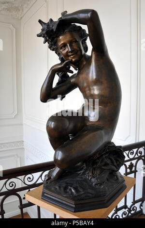 N/A. Français: La Jeune fille à La Coquille, bronze, par Jean-Baptiste Carpeaux (Valenciennes 1827 - Courbevoie 1875). Cette statue est réalisé le Pendant, Bad, du Pêcheur à La Coquille; le visage est Celui d'Anna Foucart. Musée des Beaux-Arts de Cambrai. 8. August 2010. Jean-Baptiste Carpeaux (1827 - 1875) Alternative Namen: Jean Baptiste Carpeaux; Jules Carpeaux; Ernest Blagny; Jean Pierre carpeaux; Carpeaux; j. b. carpeaux; Jean-baptiste carpeaux Beschreibung französischen Bildhauer und Maler Geburtsdatum / Tod 11. Mai 1827 vom 12. Oktober 1875 Ort der Geburt / Todes Valenciennes Courbevoie W Stockfoto