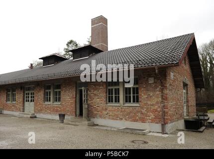 Kz Dachau. Ns-Lager von Gefangenen in 1933 geöffnet. Baracke X. Gebäude, in denen die Krematorien und Gaskammern. 1942-1943. Exterieur. Deutschland. Stockfoto