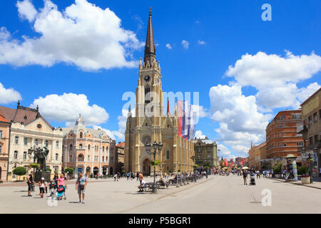 Landschaft von Novi Sad Zentrum mit einer großen Kathedrale Stockfoto