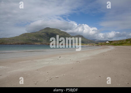 Die herrlichen weißen Sandstrand von Glassilaun Beach in der Nähe von renvyle an der Küste von Connemara County Galway, Irland Stockfoto