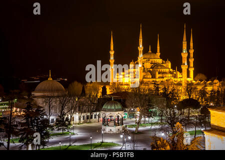Sultan Ahmed Moschee wie die Blaue Moschee bekannt, ist eine historische Moschee in Istanbul, Türkei bei Nacht Stockfoto