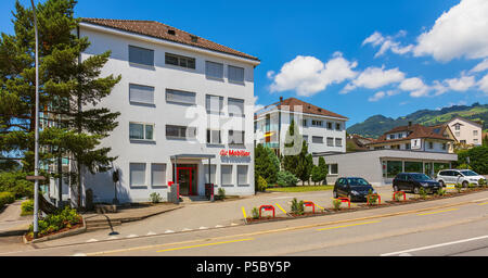 Schwyz, Schweiz - 23. Juni 2018: Die Gebäude der Stadt Schwyz. Die Stadt Schwyz ist die Hauptstadt des Schweizer Kantons Schwyz. Stockfoto