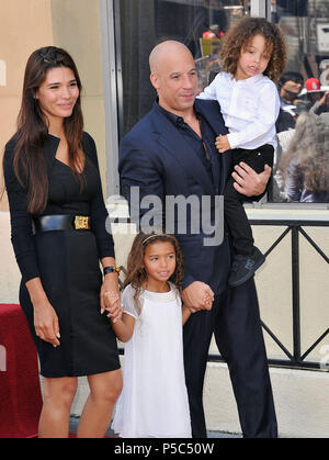 Vin Diesel, Paloma Jimenez und Kinder an der Zeremonie zu Ehren mit einem Star Vin Diesel auf dem Hollywood Walk of Fame in Los Angeles. Vin Diesel, Paloma Jimenez und Kinder 028 - - - - - - - - - - - - - Red Carpet Event, Vertikal, USA, Filmindustrie, Prominente, Fotografie, Bestof, Kunst, Kultur und Unterhaltung, Topix Prominente Fashion/Vertikal, Besten, Event in Hollywood Leben - Kalifornien, Roter Teppich und backstage, USA, Film, Stars, Film Stars, TV Stars, Musik, Promis, Fotografie, Bestof, Kunst, Kultur und Unterhaltung, Topix, Vertikal, Familie aus aus t Stockfoto
