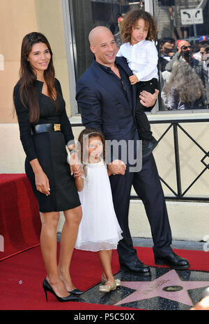 Vin Diesel, Paloma Jimenez und Kinder an der Zeremonie zu Ehren mit einem Star Vin Diesel auf dem Hollywood Walk of Fame in Los Angeles. Vin Diesel, Paloma Jimenez und Kinder 029 - - - - - - - - - - - - - Red Carpet Event, Vertikal, USA, Filmindustrie, Prominente, Fotografie, Bestof, Kunst, Kultur und Unterhaltung, Topix Prominente Fashion/Vertikal, Besten, Event in Hollywood Leben - Kalifornien, Roter Teppich und backstage, USA, Film, Stars, Film Stars, TV Stars, Musik, Promis, Fotografie, Bestof, Kunst, Kultur und Unterhaltung, Topix, Vertikal, Familie aus aus t Stockfoto