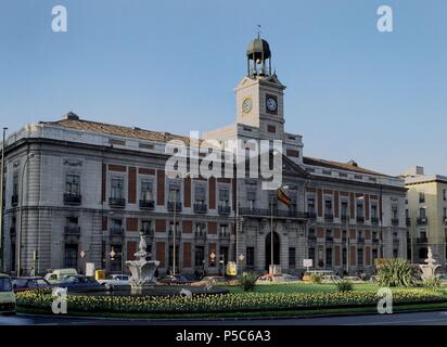 SEDE DE LA COMUNIDAD DE MADRID ANTIGUA CASA DE COMPUTERWOCHE CONSTRUCCION DEL AÑO 1766 SE LE AÑADIO LA TORRETA DEL RELOJ EN EL AÑO 1866. Autor: Jaime Marquet. Lage: CASA DE COMPUTERWOCHE SEDE COMUNIDAD DE MADRID, SPANIEN. Stockfoto