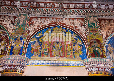 Farbenfrohe Gemälde an der Decke Wand des Darbar Halle des Thanjavur Maratha Palace, Thanjavur, Tamil Nadu, Indien Stockfoto