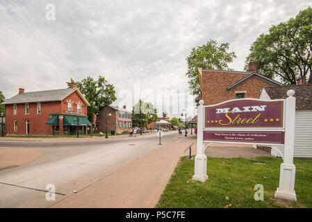 DEARBORN, MI/USA - 16. JUNI 2018: die Geschäfte auf der Hauptstraße, in der Henry Ford (THF), am Greenfield Village, in der Nähe von Detroit, Michigan. Stockfoto