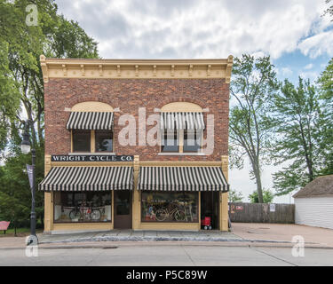 DEARBORN, MI/USA - 16. JUNI 2018: Wright Cycle Co Gebäude am Henry Ford (THF) Motor Muster Auto Show, am Greenfield Village statt, in der Nähe von Detroit. Stockfoto