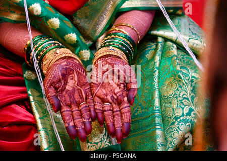 Mehndi auf der Frau. Pune, Maharashtra, Indien Stockfoto